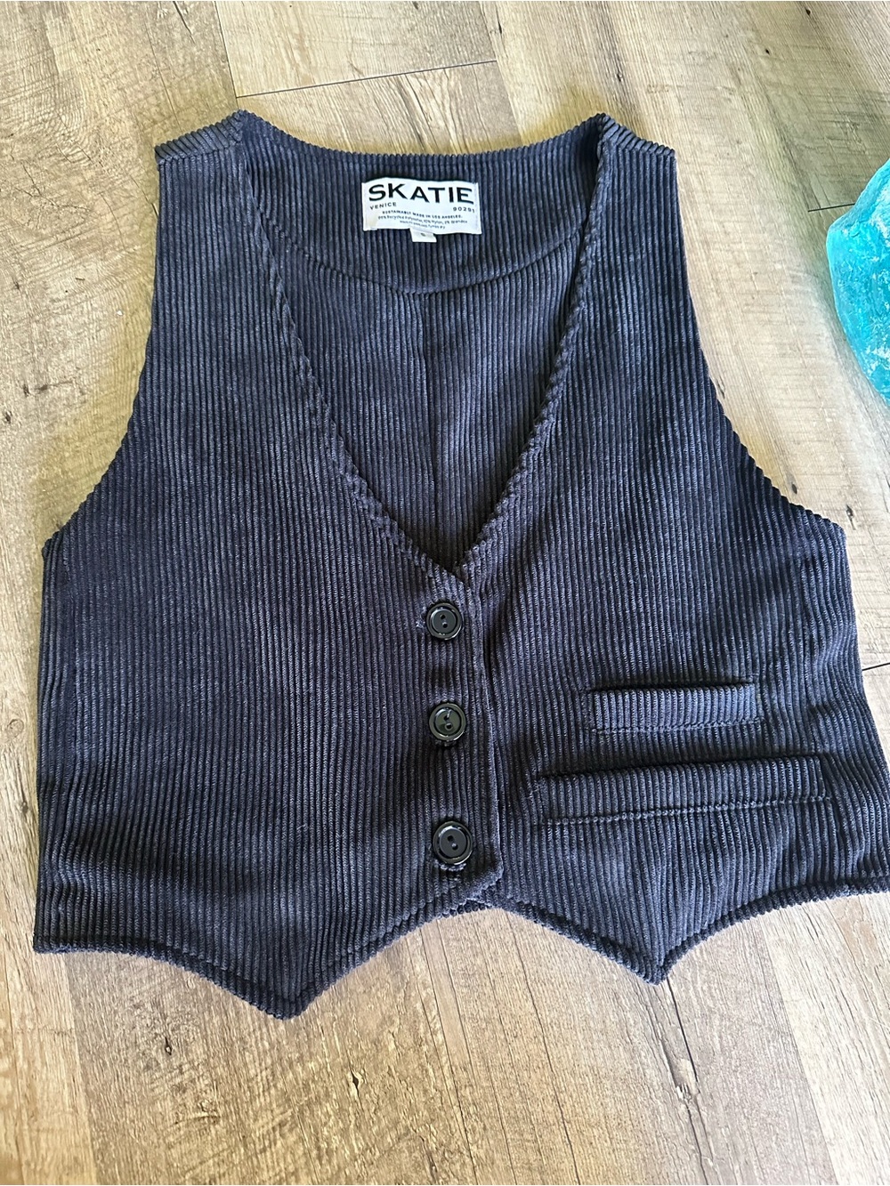 Skatie Corduroy Button Front Vest in black